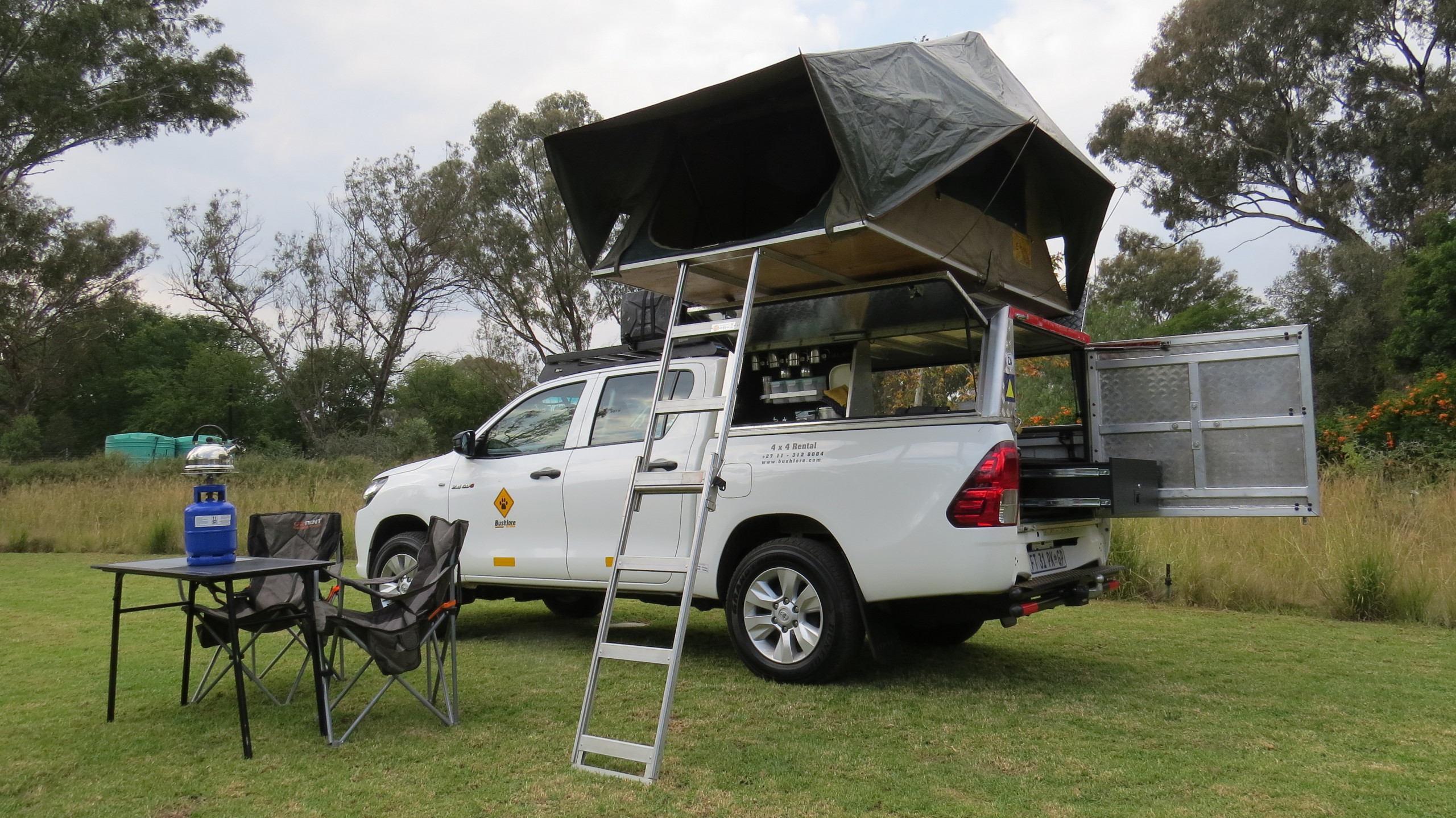 Toyota Hilux Camper 4WD