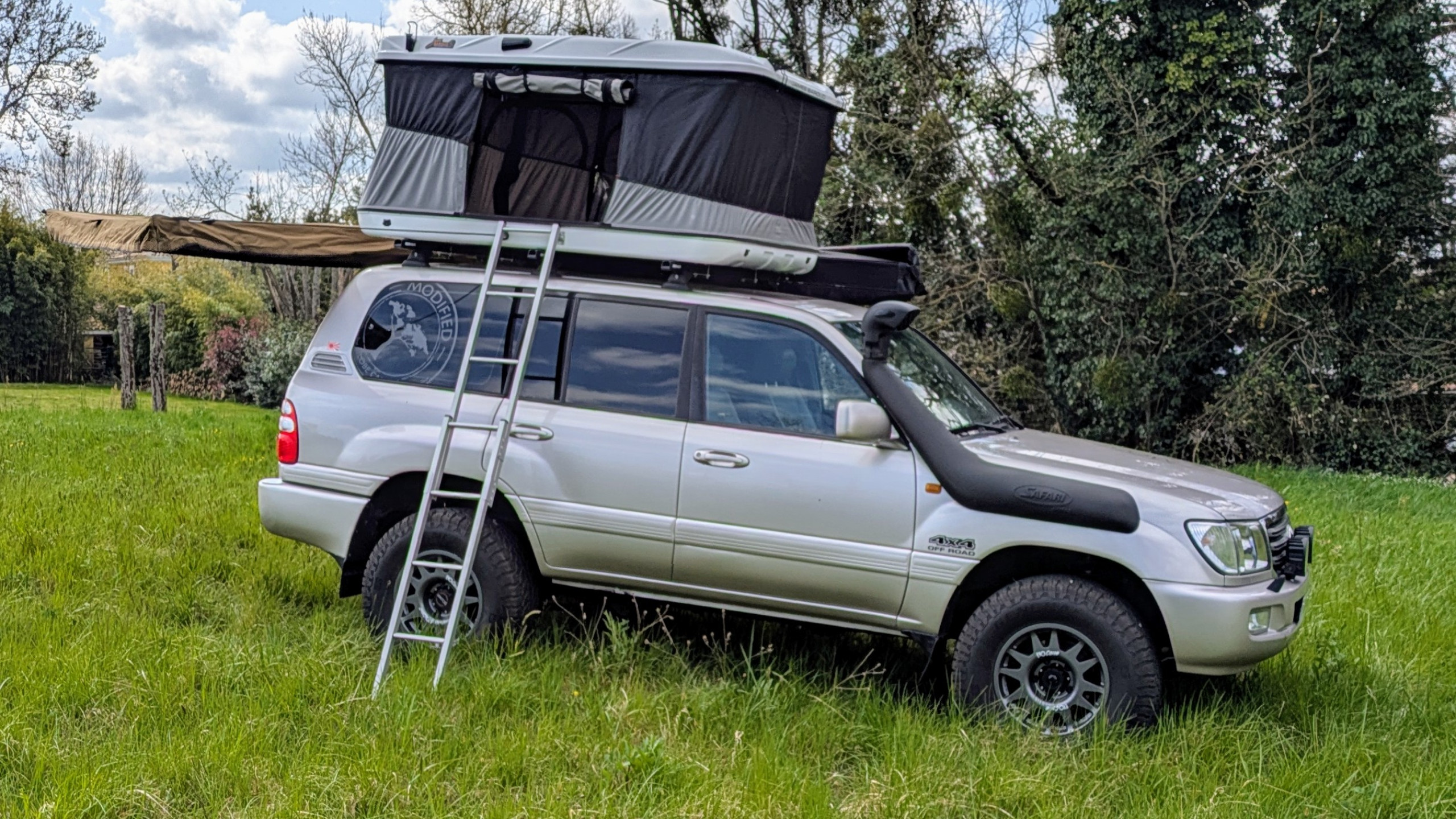 TOYOTA LAND CRUISER HDJ 100